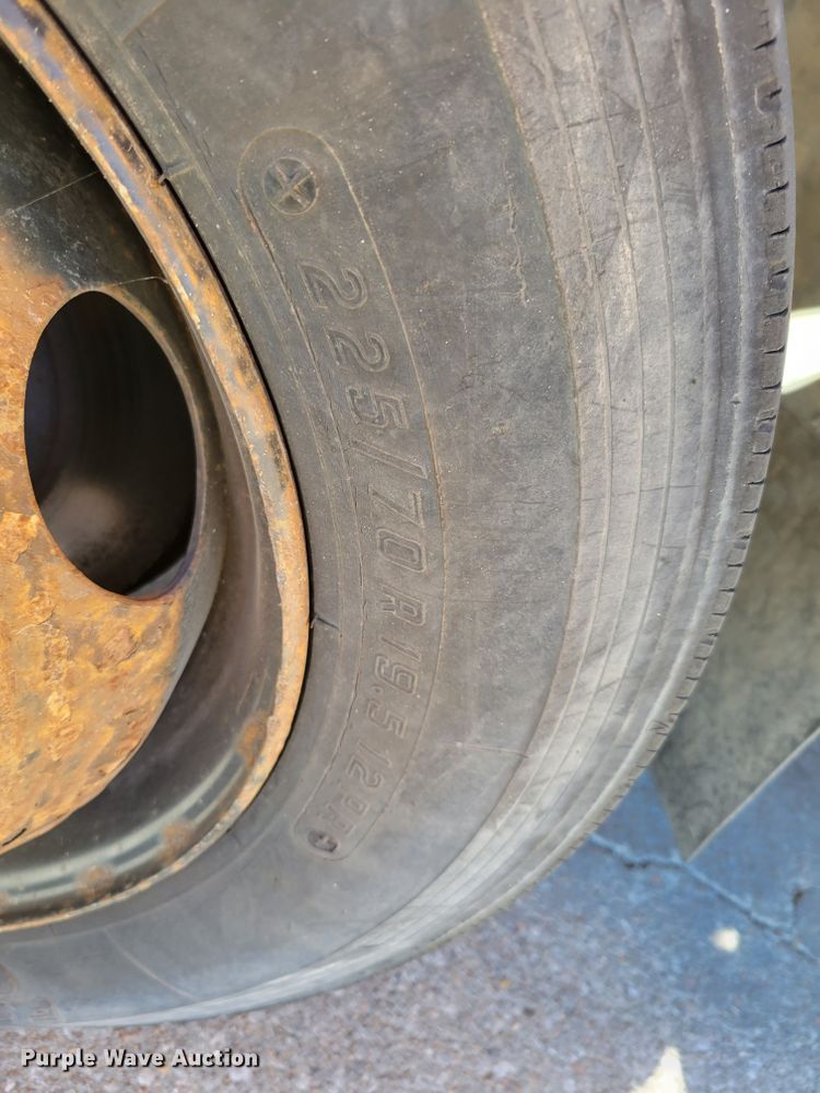 image for item DM8072 2004 GMC C5500  school bus