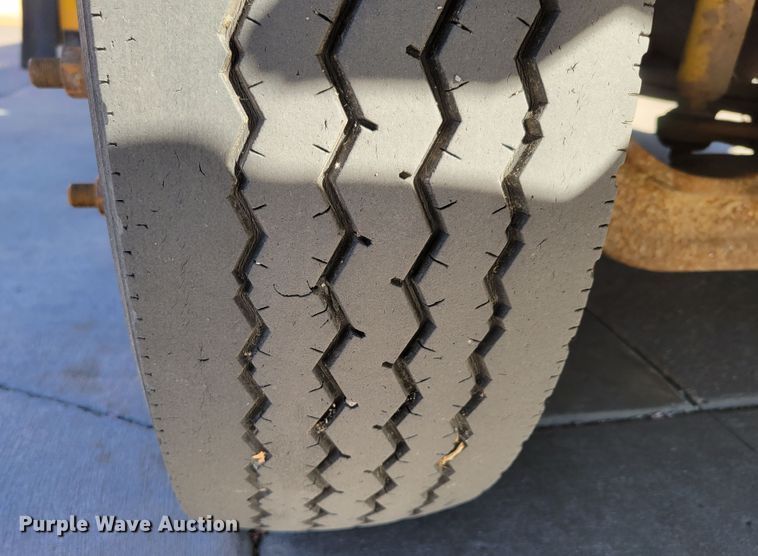 image for item DM8072 2004 GMC C5500  school bus