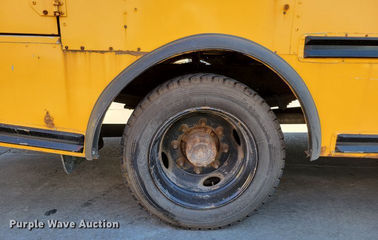 image for item DM8072 2004 GMC C5500  school bus