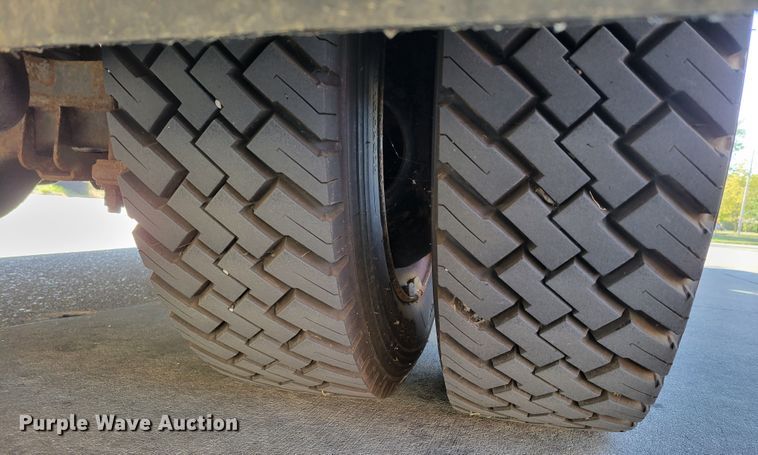 image for item DM8072 2004 GMC C5500  school bus