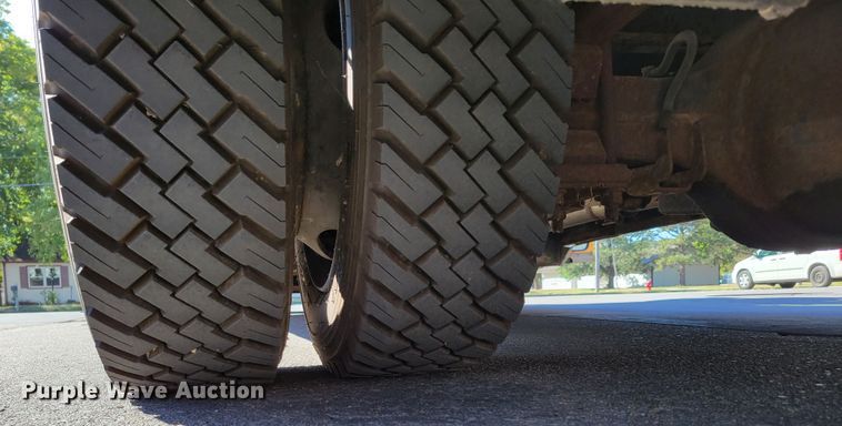 image for item DM8072 2004 GMC C5500  school bus