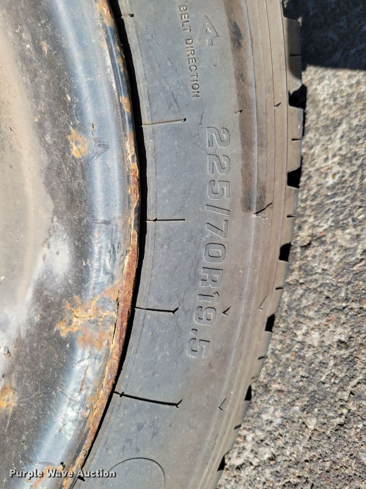 image for item DM8072 2004 GMC C5500  school bus