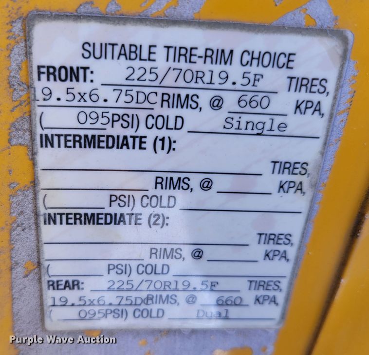 image for item DM8072 2004 GMC C5500  school bus