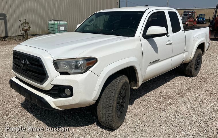 image for item DM8260 2017 Toyota Tacoma  Access Cab pickup truck