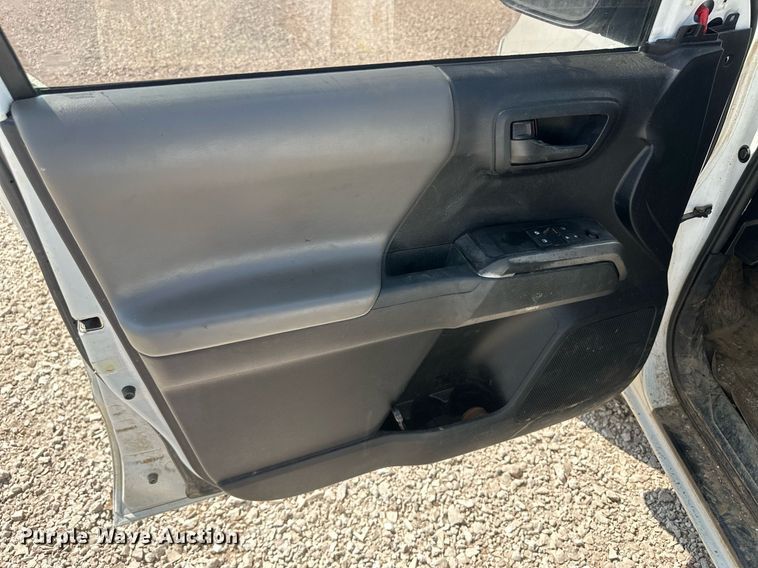 image for item DM8260 2017 Toyota Tacoma  Access Cab pickup truck