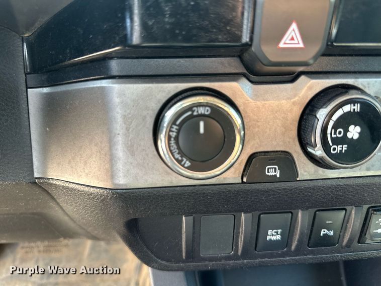 image for item DM8260 2017 Toyota Tacoma  Access Cab pickup truck