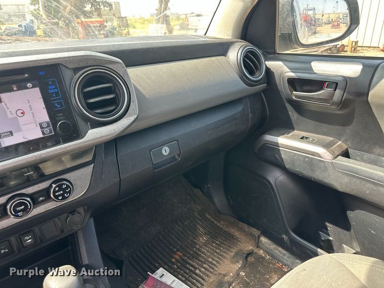 image for item DM8260 2017 Toyota Tacoma  Access Cab pickup truck