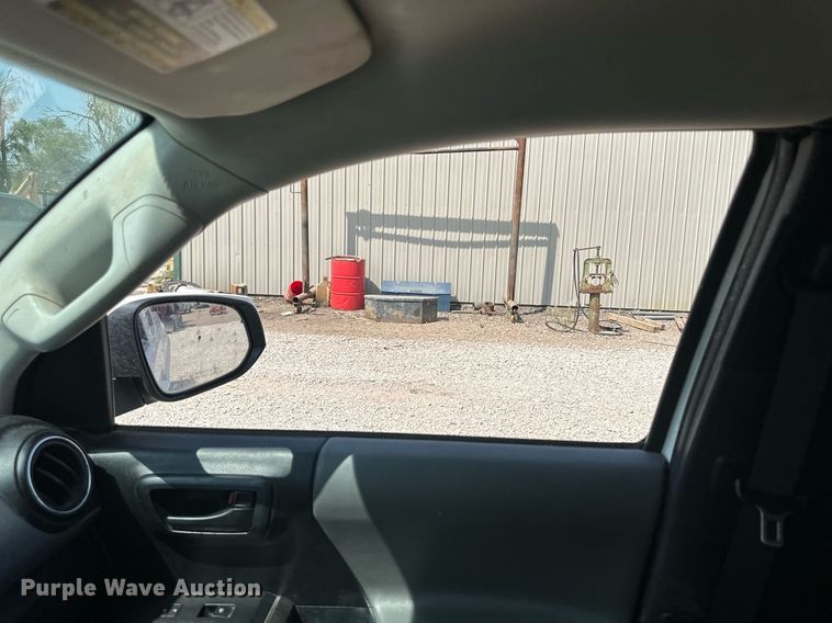 image for item DM8260 2017 Toyota Tacoma  Access Cab pickup truck