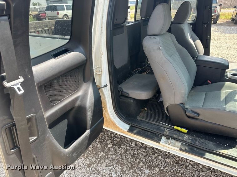 image for item DM8260 2017 Toyota Tacoma  Access Cab pickup truck