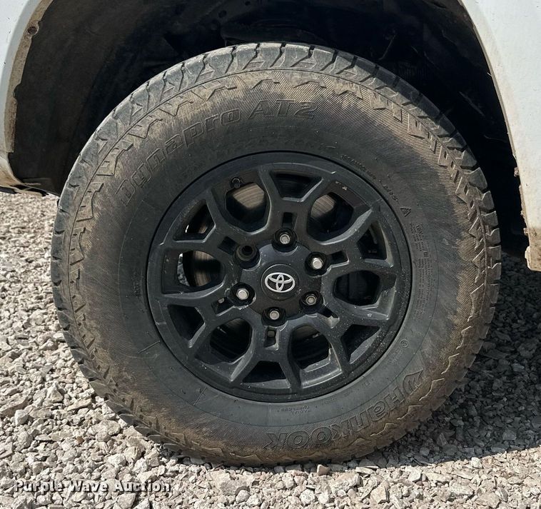 image for item DM8260 2017 Toyota Tacoma  Access Cab pickup truck