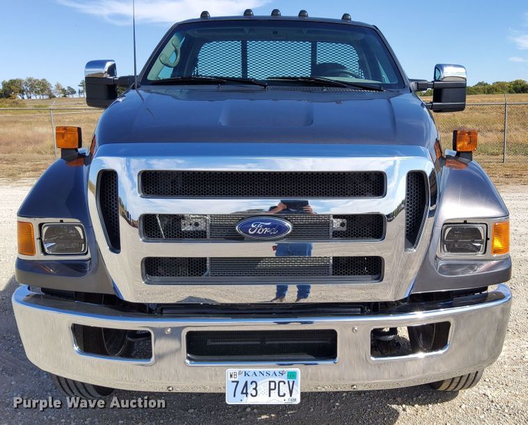 image for item DN6890 2004 Ford F650 Super Duty  flatbed truck