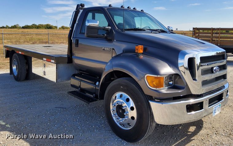 image for item DN6890 2004 Ford F650 Super Duty  flatbed truck