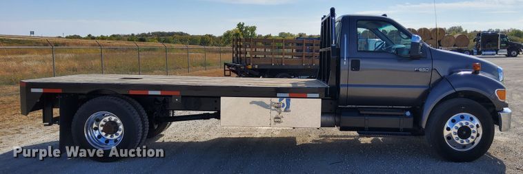 image for item DN6890 2004 Ford F650 Super Duty  flatbed truck