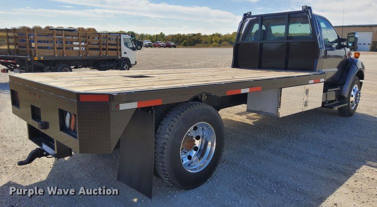 image for item DN6890 2004 Ford F650 Super Duty  flatbed truck