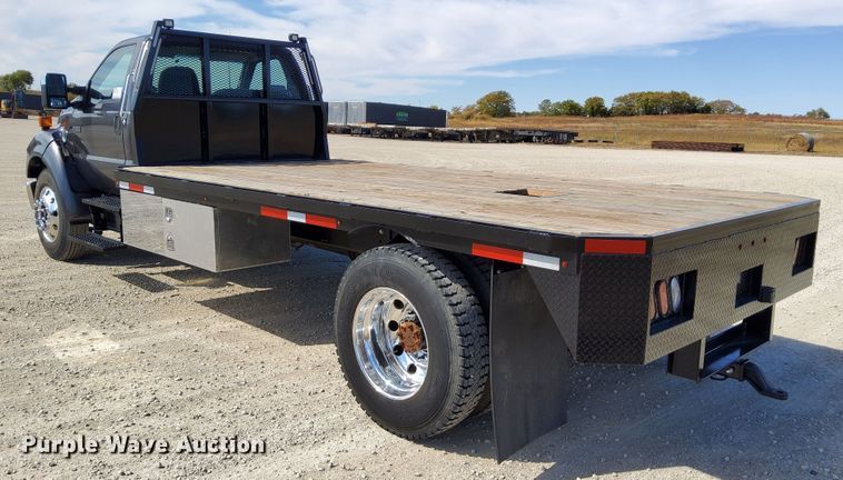 image for item DN6890 2004 Ford F650 Super Duty  flatbed truck