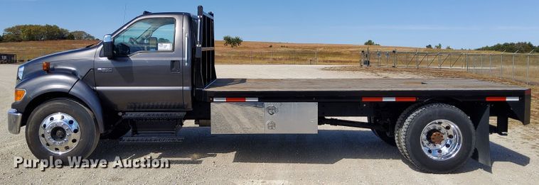 image for item DN6890 2004 Ford F650 Super Duty  flatbed truck
