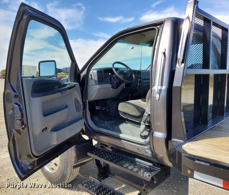 image for item DN6890 2004 Ford F650 Super Duty  flatbed truck