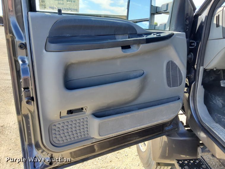 image for item DN6890 2004 Ford F650 Super Duty  flatbed truck