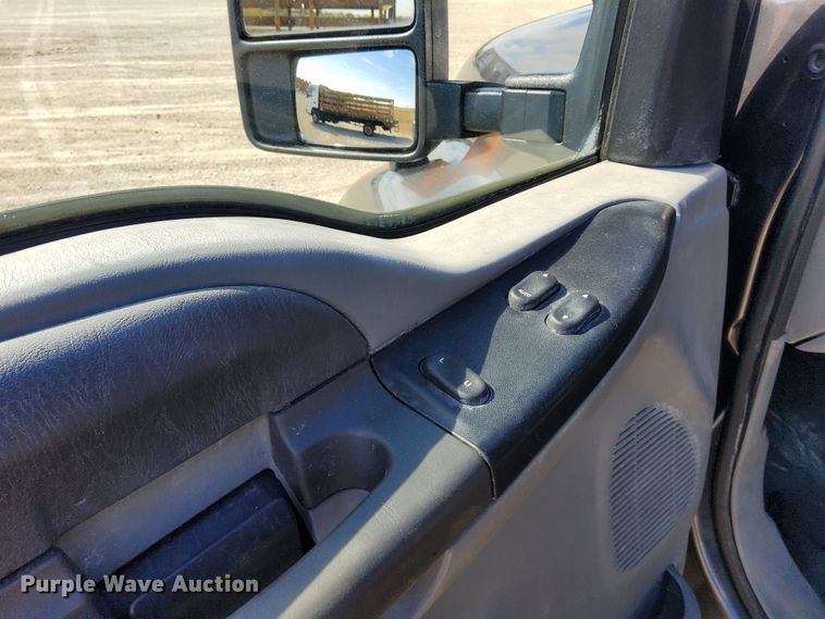 image for item DN6890 2004 Ford F650 Super Duty  flatbed truck