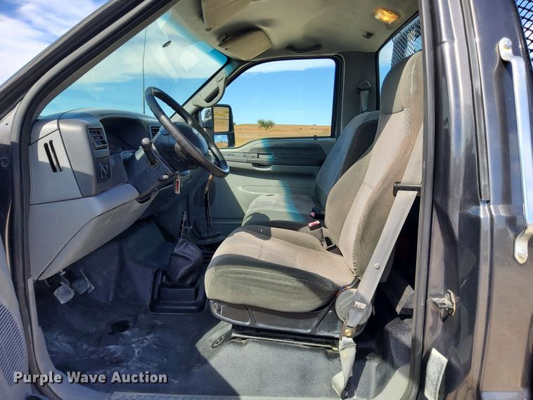 image for item DN6890 2004 Ford F650 Super Duty  flatbed truck