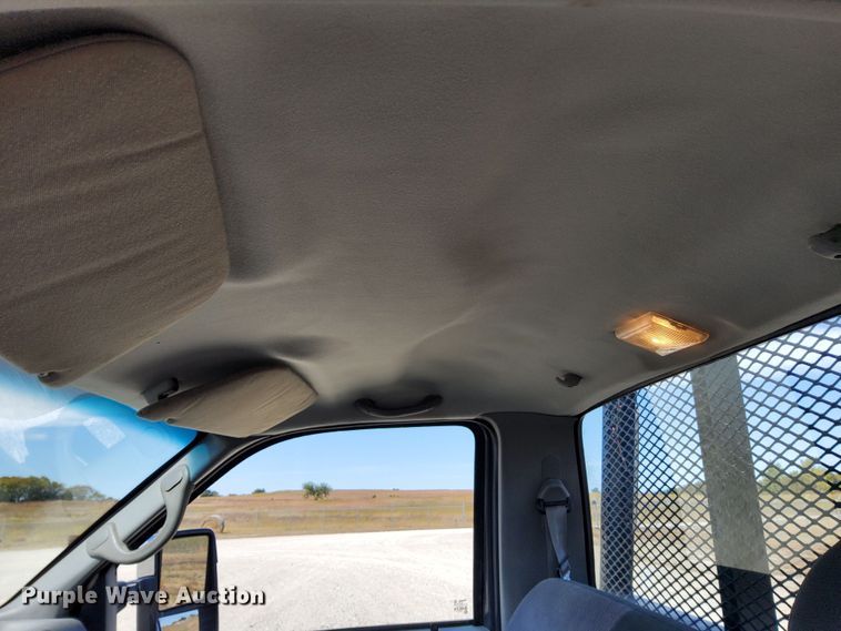 image for item DN6890 2004 Ford F650 Super Duty  flatbed truck