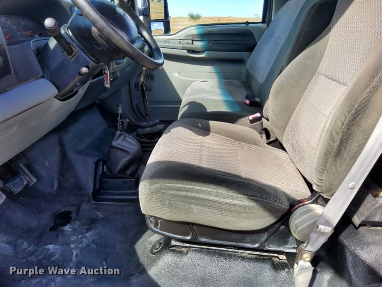 image for item DN6890 2004 Ford F650 Super Duty  flatbed truck