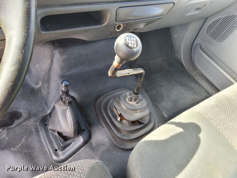 image for item DN6890 2004 Ford F650 Super Duty  flatbed truck