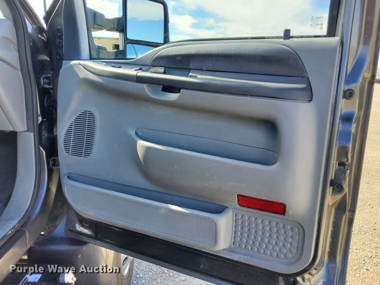 image for item DN6890 2004 Ford F650 Super Duty  flatbed truck