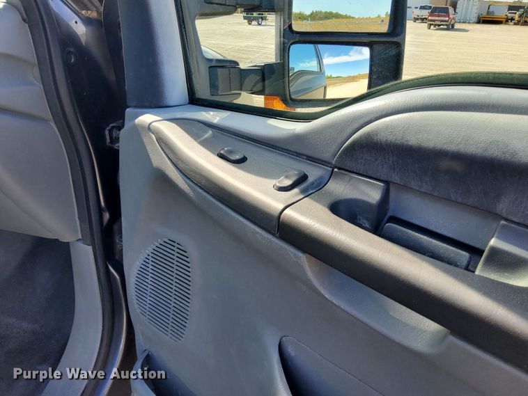 image for item DN6890 2004 Ford F650 Super Duty  flatbed truck