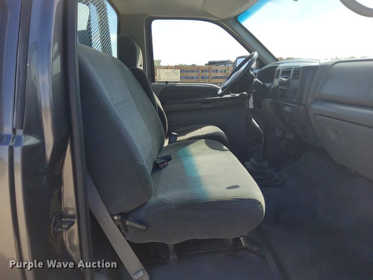 image for item DN6890 2004 Ford F650 Super Duty  flatbed truck