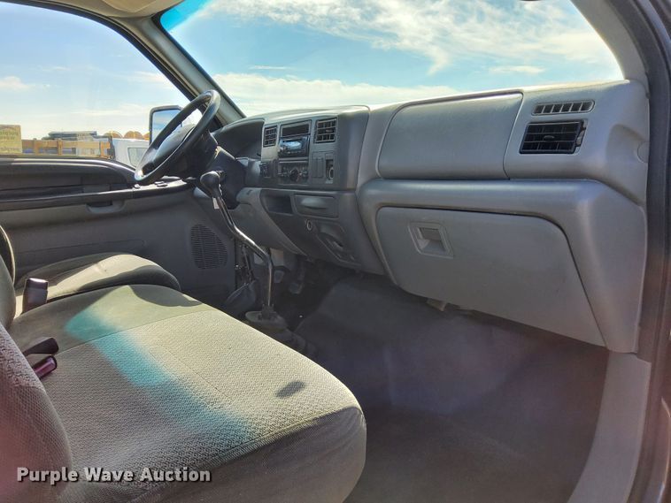 image for item DN6890 2004 Ford F650 Super Duty  flatbed truck