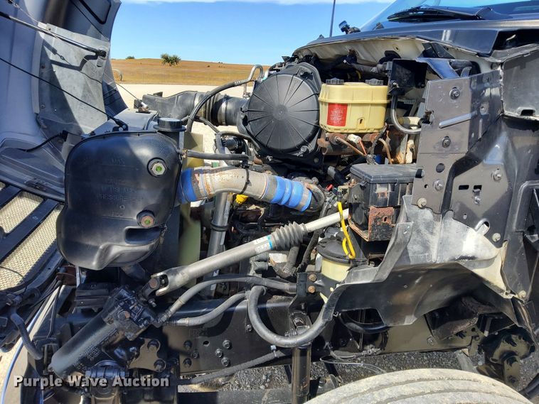 image for item DN6890 2004 Ford F650 Super Duty  flatbed truck