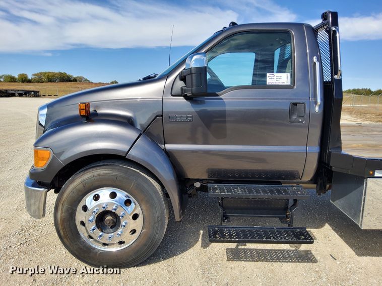 image for item DN6890 2004 Ford F650 Super Duty  flatbed truck