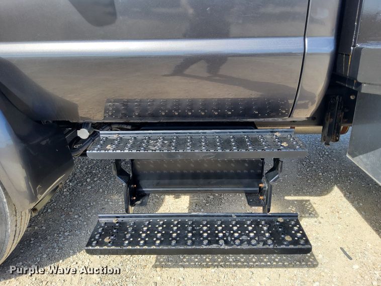 image for item DN6890 2004 Ford F650 Super Duty  flatbed truck