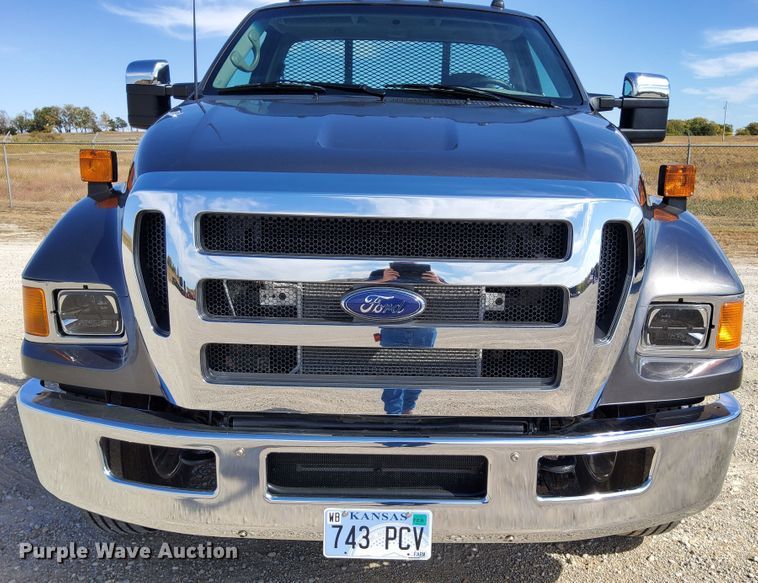 image for item DN6890 2004 Ford F650 Super Duty  flatbed truck