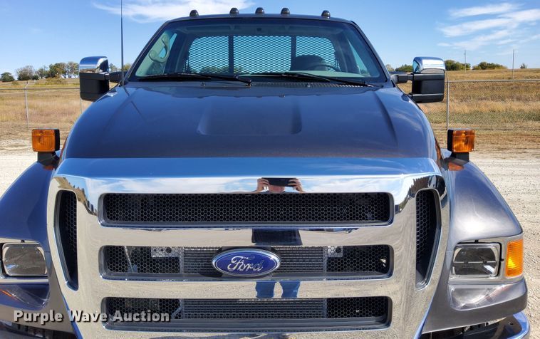 image for item DN6890 2004 Ford F650 Super Duty  flatbed truck