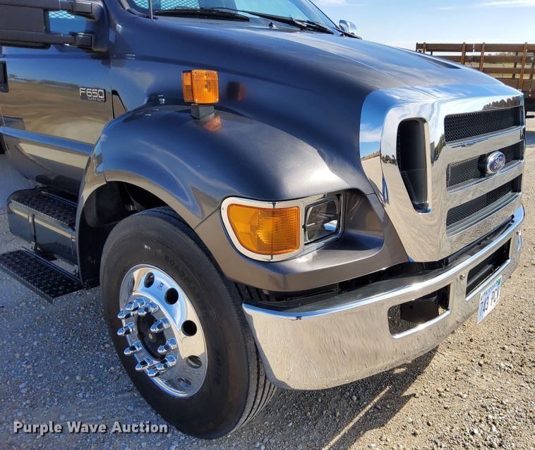 image for item DN6890 2004 Ford F650 Super Duty  flatbed truck