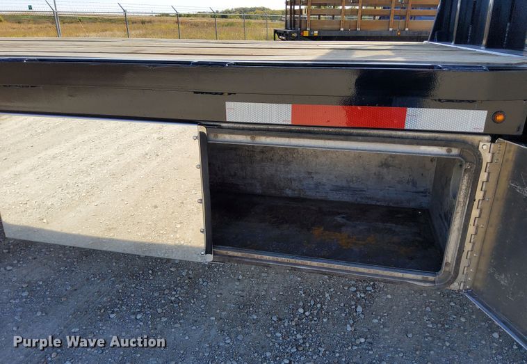 image for item DN6890 2004 Ford F650 Super Duty  flatbed truck