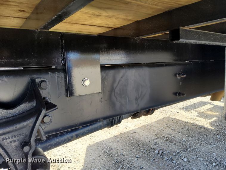 image for item DN6890 2004 Ford F650 Super Duty  flatbed truck