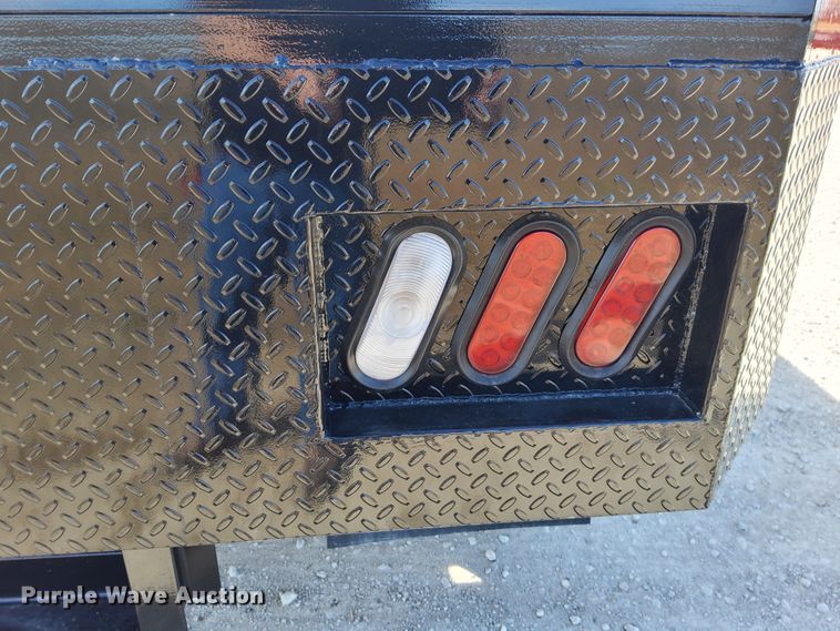 image for item DN6890 2004 Ford F650 Super Duty  flatbed truck