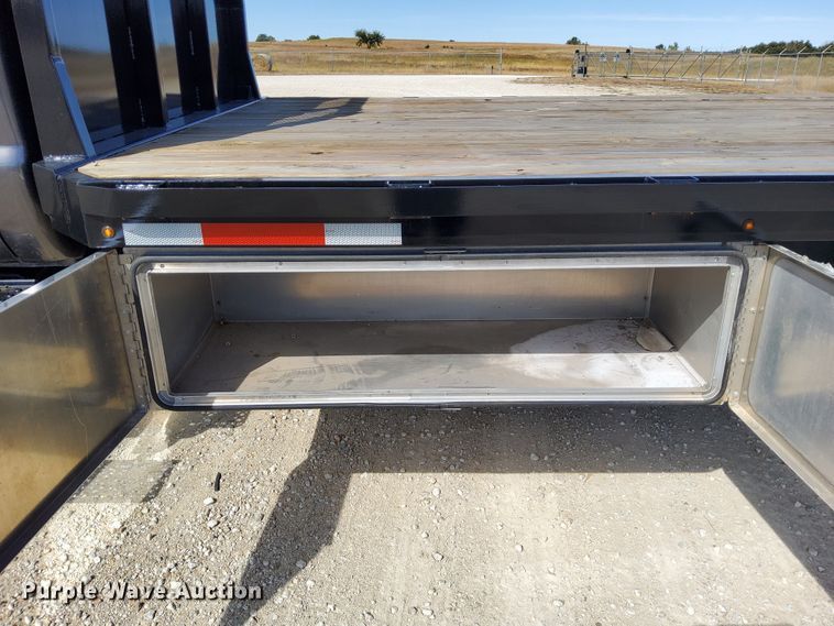 image for item DN6890 2004 Ford F650 Super Duty  flatbed truck