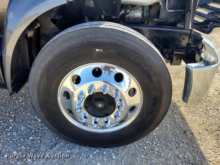 image for item DN6890 2004 Ford F650 Super Duty  flatbed truck