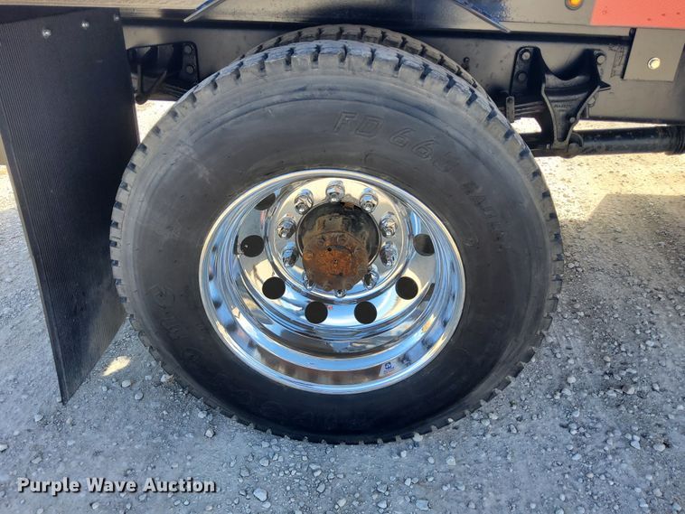 image for item DN6890 2004 Ford F650 Super Duty  flatbed truck