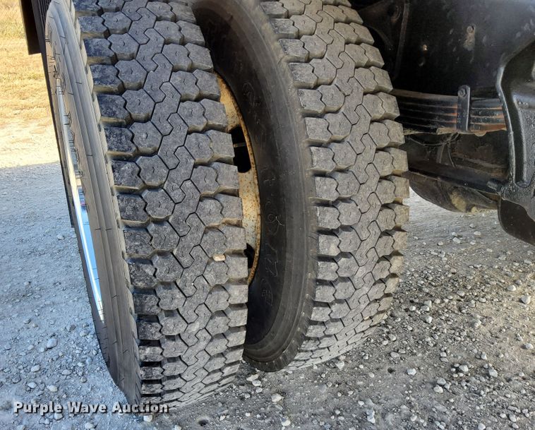 image for item DN6890 2004 Ford F650 Super Duty  flatbed truck