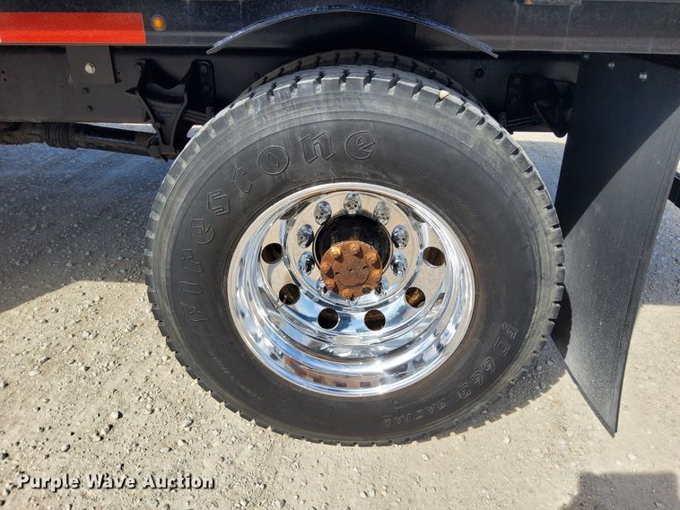 image for item DN6890 2004 Ford F650 Super Duty  flatbed truck