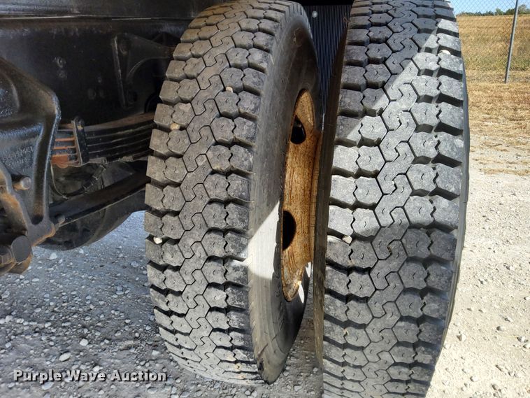 image for item DN6890 2004 Ford F650 Super Duty  flatbed truck