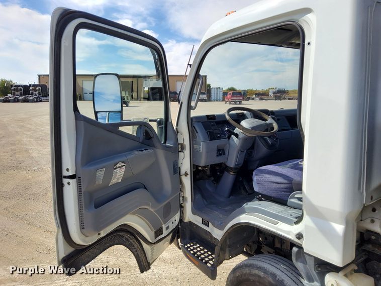 image for item DN6891 2006 Mitsubishi FUSO  flatbed truck