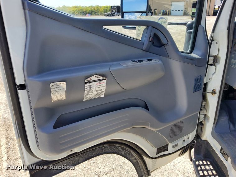 image for item DN6891 2006 Mitsubishi FUSO  flatbed truck