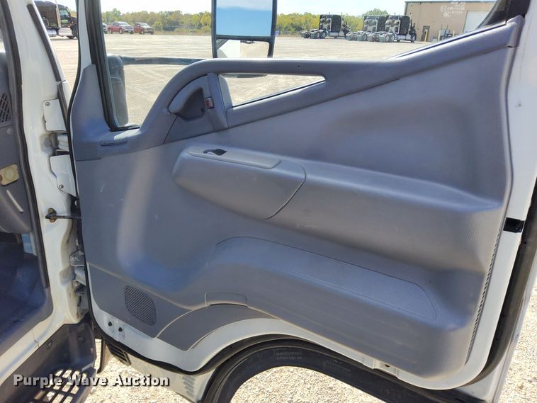 image for item DN6891 2006 Mitsubishi FUSO  flatbed truck