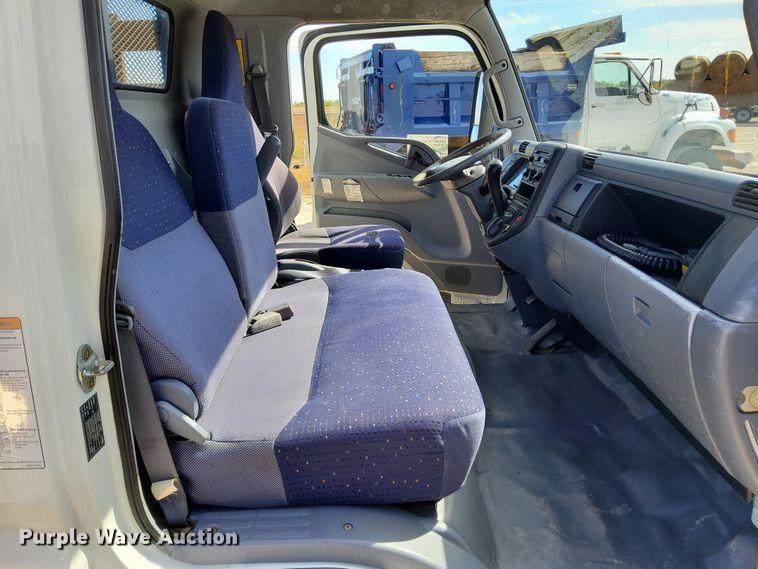 image for item DN6891 2006 Mitsubishi FUSO  flatbed truck